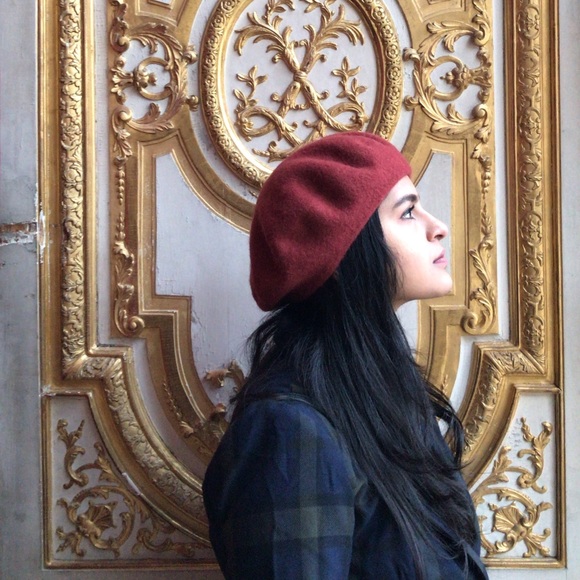 Meet your Posher, Farah - Picture 1 of 5